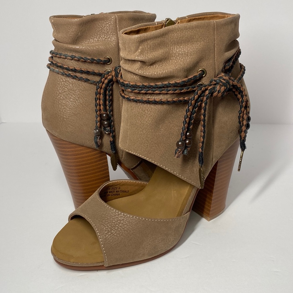 GROOVE ON BOOTIES ankle boots size 8